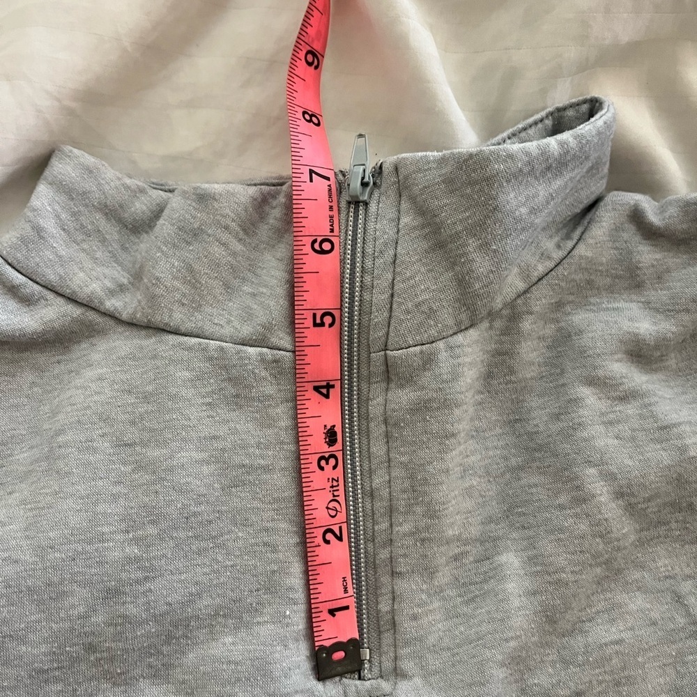 **reserved** quarter zip size L cropped sweatshirt - Picture 4 of 4